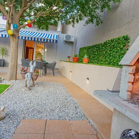 Apartment New Delux Garden With Hotube **** *
