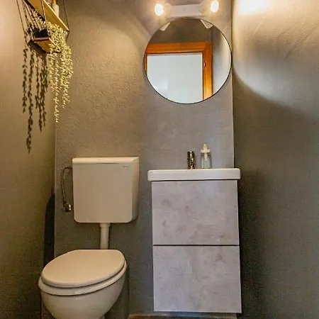 Διαμέρισμα New Delux Garden With Hotube ****