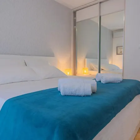 Apartment New Delux Garden With Hotube ****