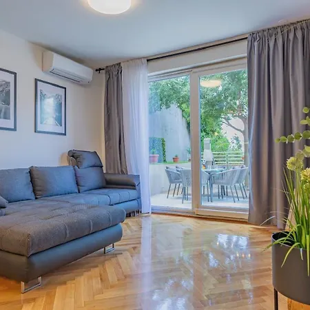 Apartment New Delux Garden With Hotube ****