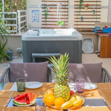Apartment New Delux Garden With Hotube ****