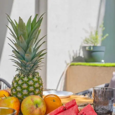 Lägenhet New Delux Garden With Hotube **** *