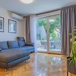 Apartment New Delux Garden With Hotube ****