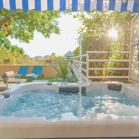 Apartment New Delux Garden With Hotube **** *