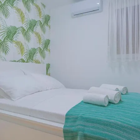 New Delux Garden With Hotube **** Apartment Split