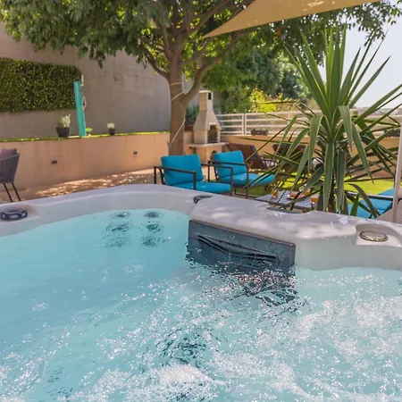 Apartamento New Delux Garden With Hotube **** Split