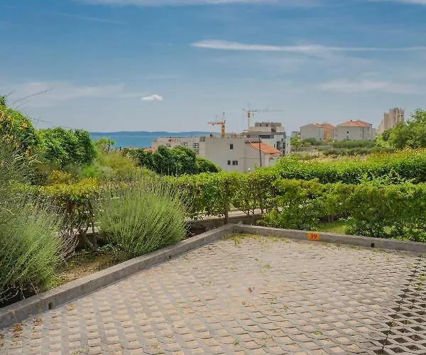 New Delux Garden With Hotube ****