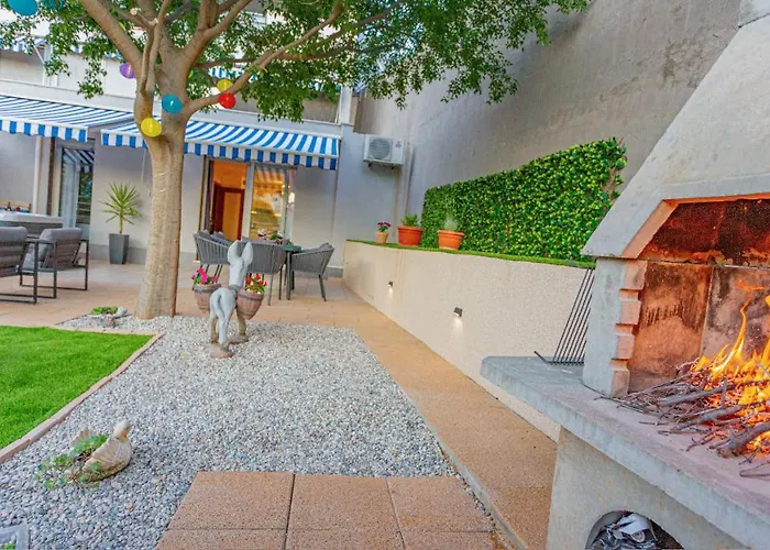 Apartment New Delux Garden With Hotube **** *