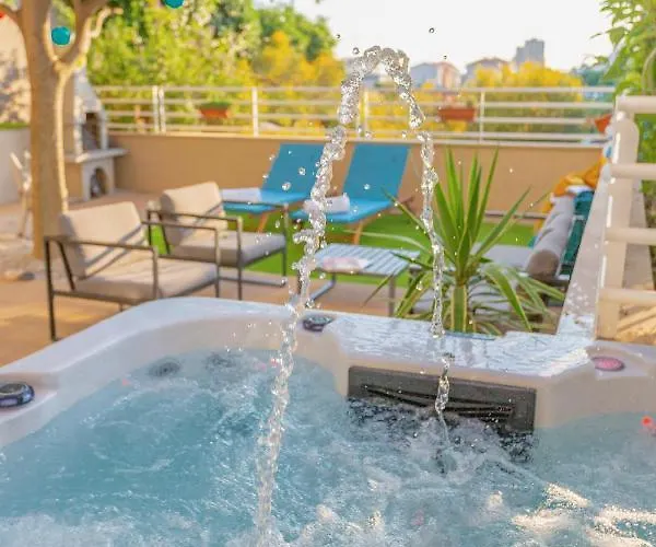 New Delux Garden With Hotube **** Apartment