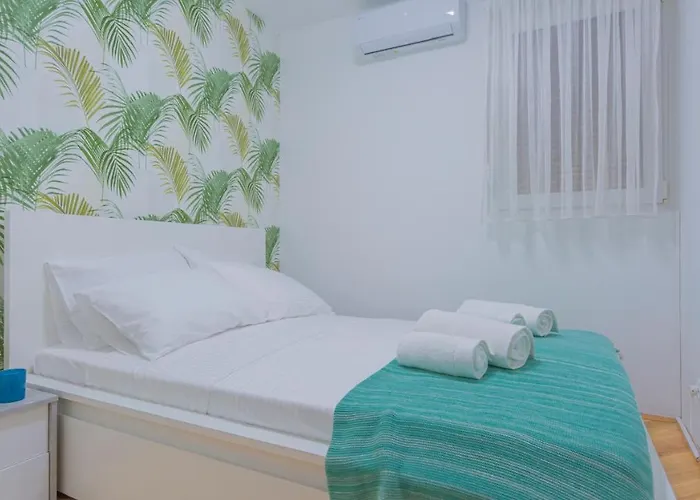 New Delux Garden With Hotube **** Apartment Split