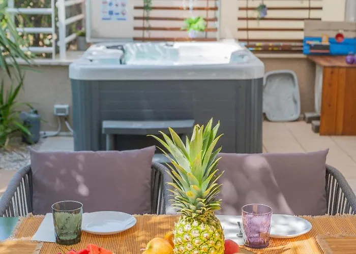 Apartment New Delux Garden With Hotube ****