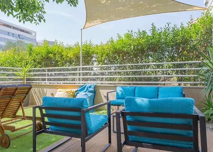 New Delux Garden With Hotube **** Split