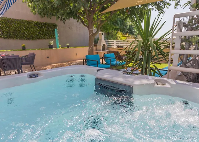 Apartment New Delux Garden With Hotube **** Split