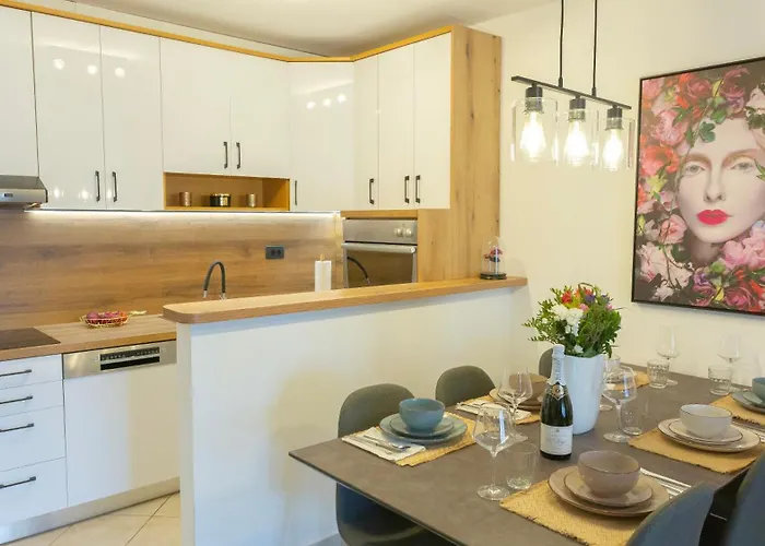 Apartment New Delux Garden With Hotube **** Split